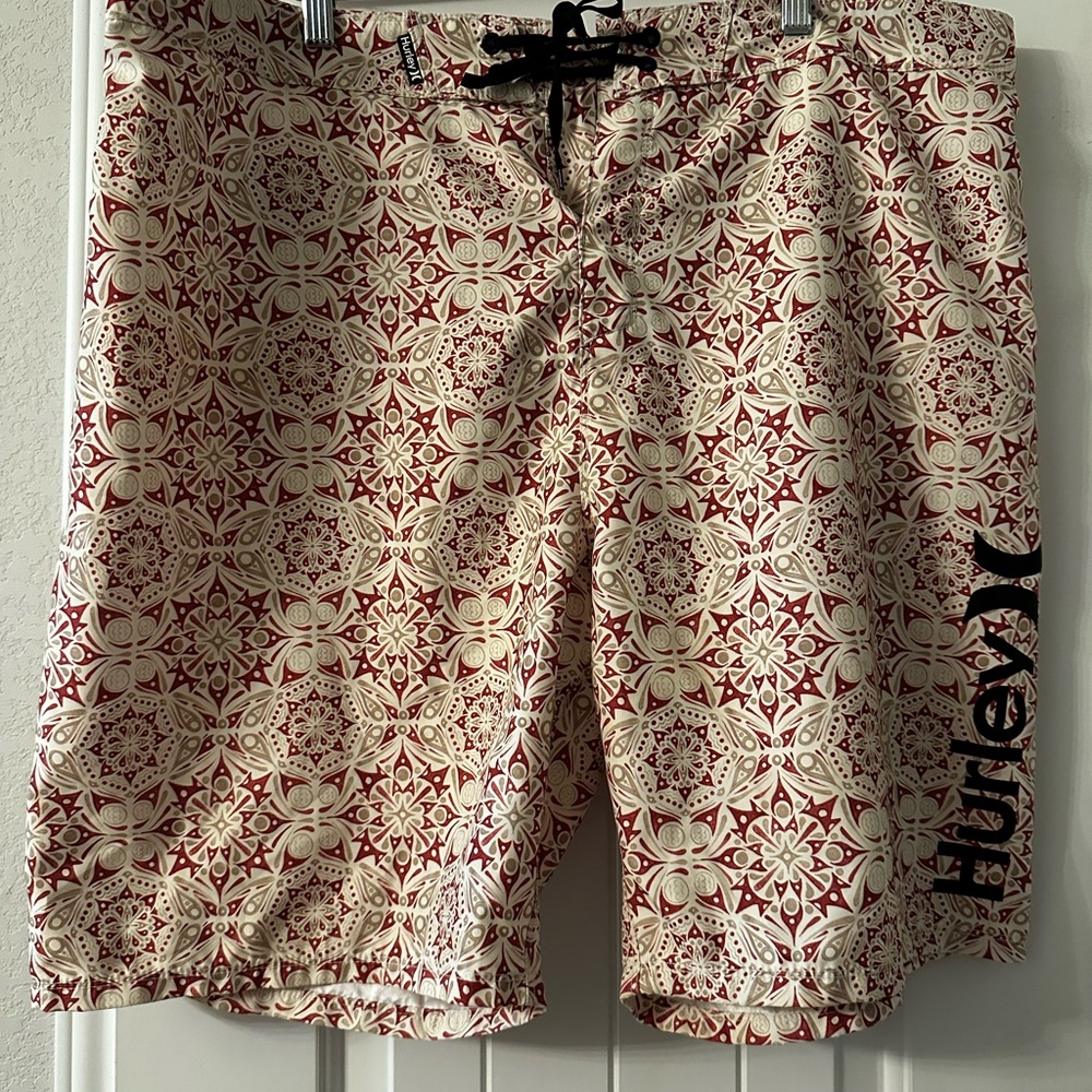 Hurley Men's Patterned Red and Cream Board Shorts
